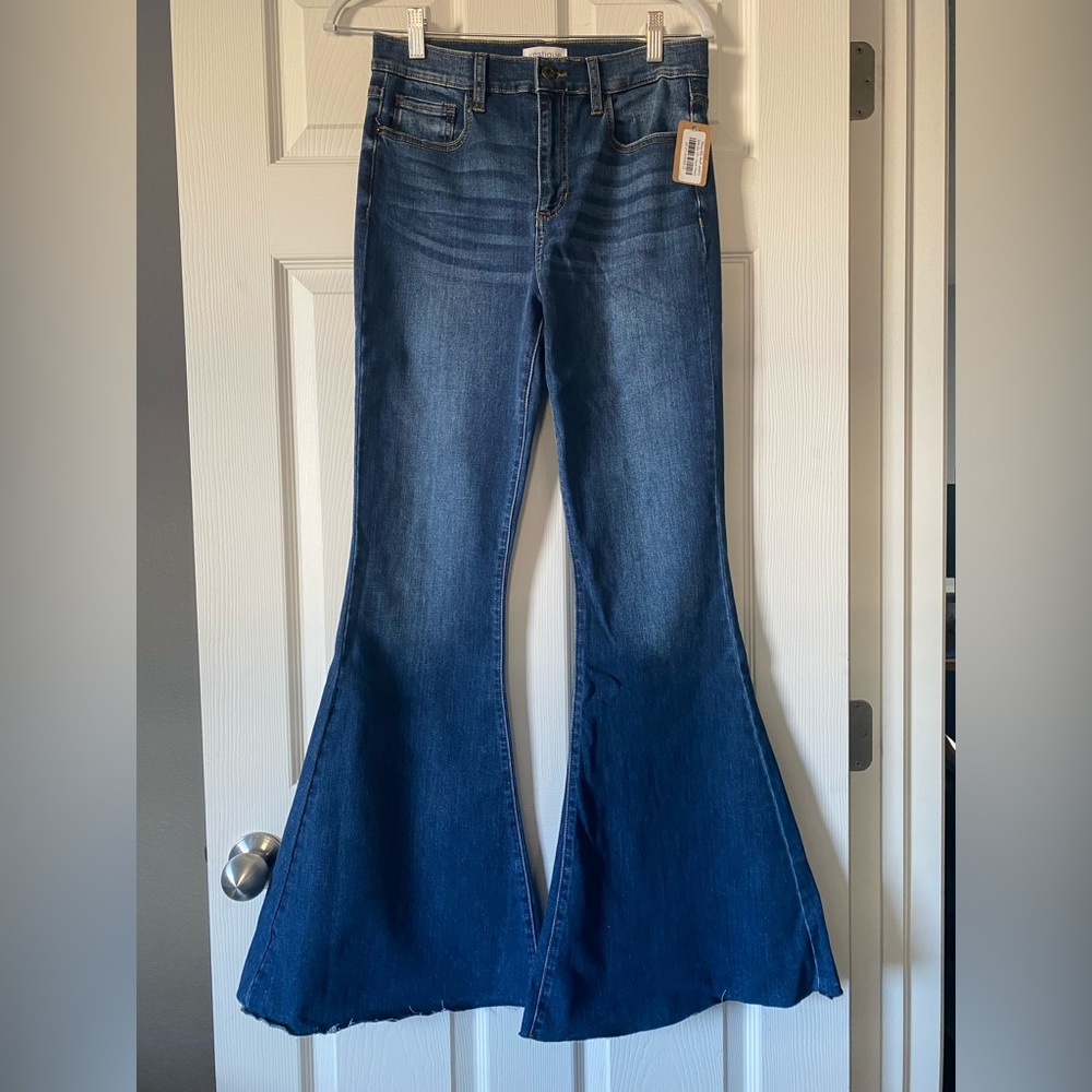 NWT Bell Bottom Jeans, size 27 TTS